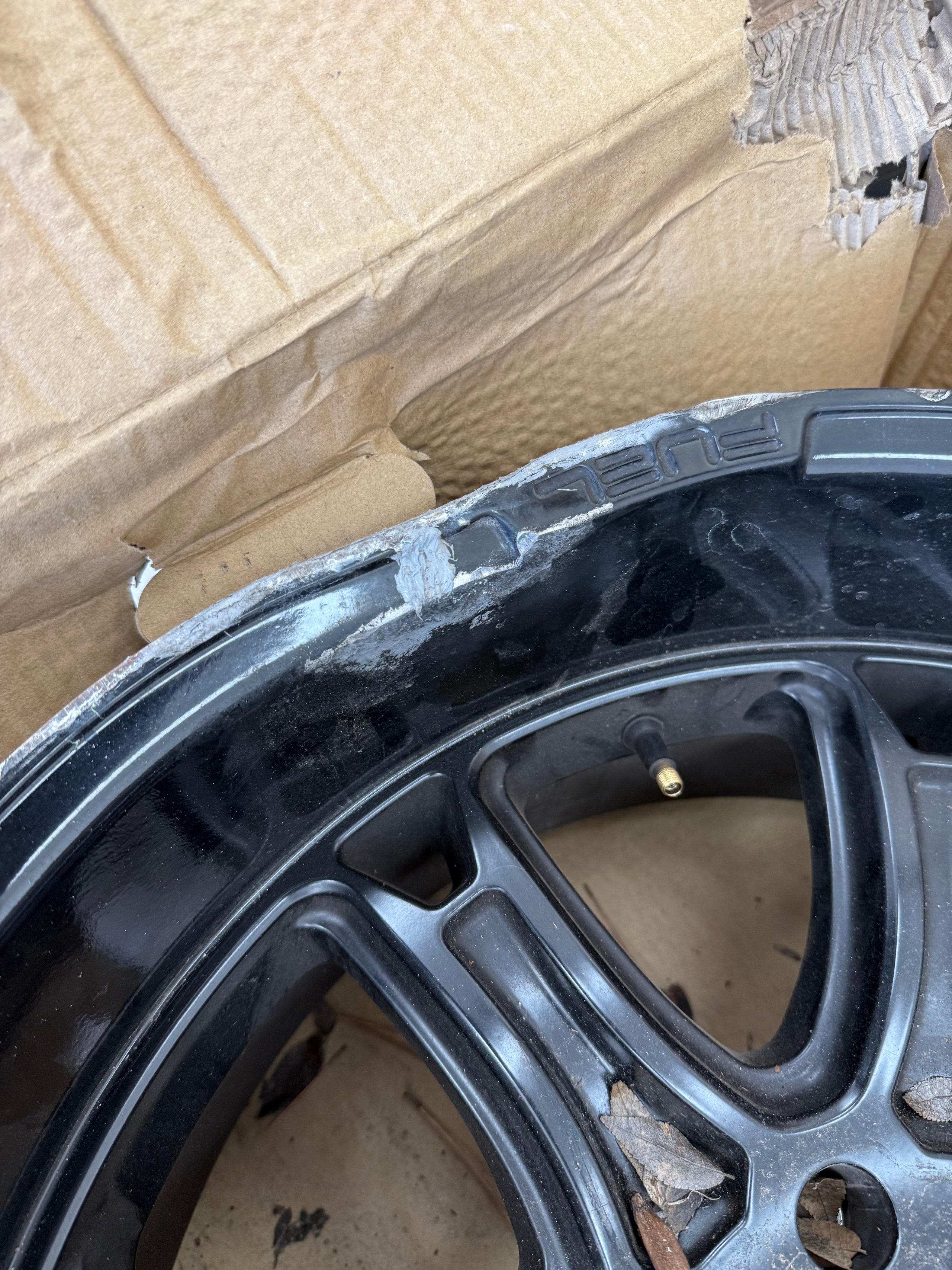 Cracked wheel before repair